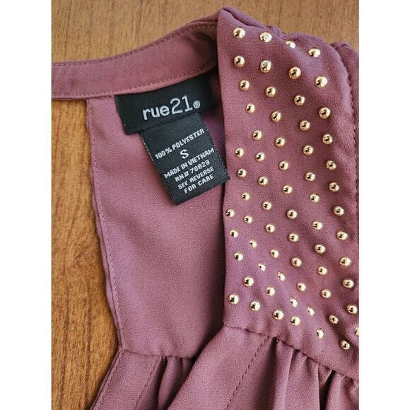 Rue21 Small purple tank top with gold tone hardware - Picture 3 of 5